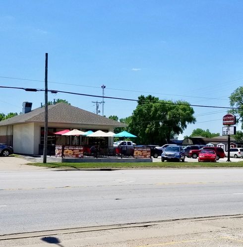 Max & Molly's: 1315 W Jackson St, Macomb, IL 61455